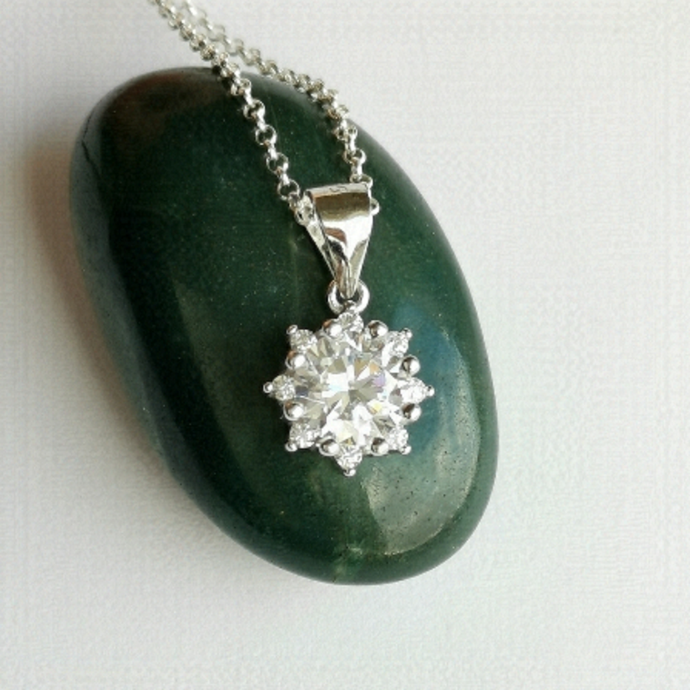 Nwt, Sunflower Sterling Silver CZ pendant necklace